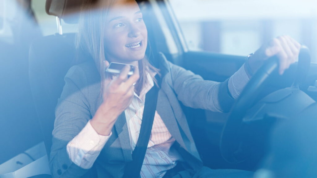 O que a legislação diz sobre o uso de GPS e celular no painel