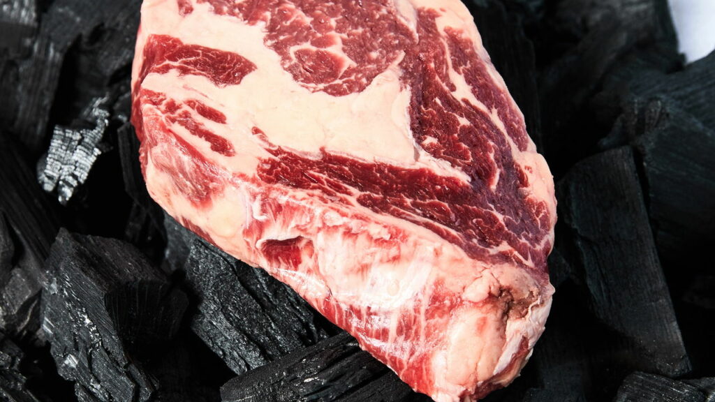 Essas técnicas vão mudar a forma como você faz churrasco no carvão