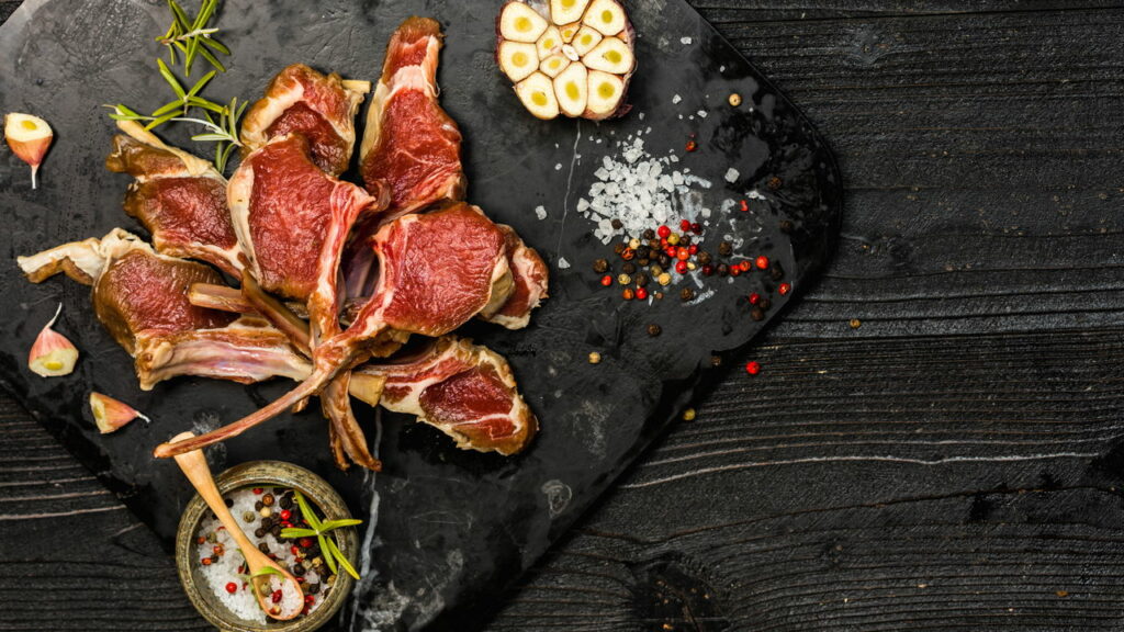 Como usar ervas frescas para dar sabor à carne no churrasco