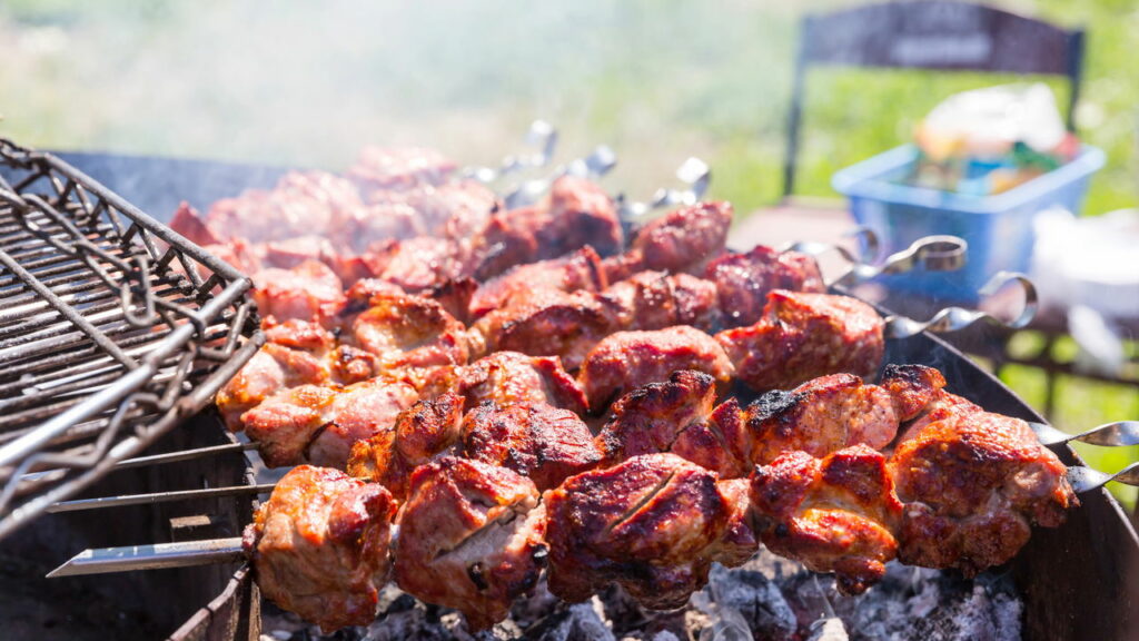 O que todo mundo esquece de preparar antes do churrasco começar