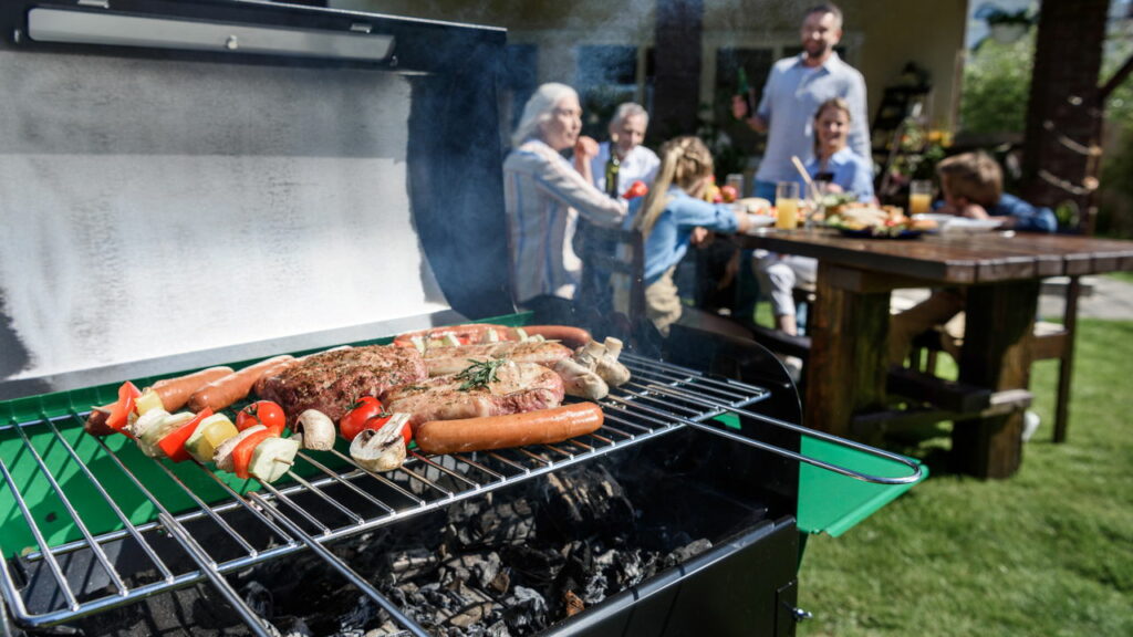 Os tipos de lenha e carvão que fazem diferença no sabor da carne