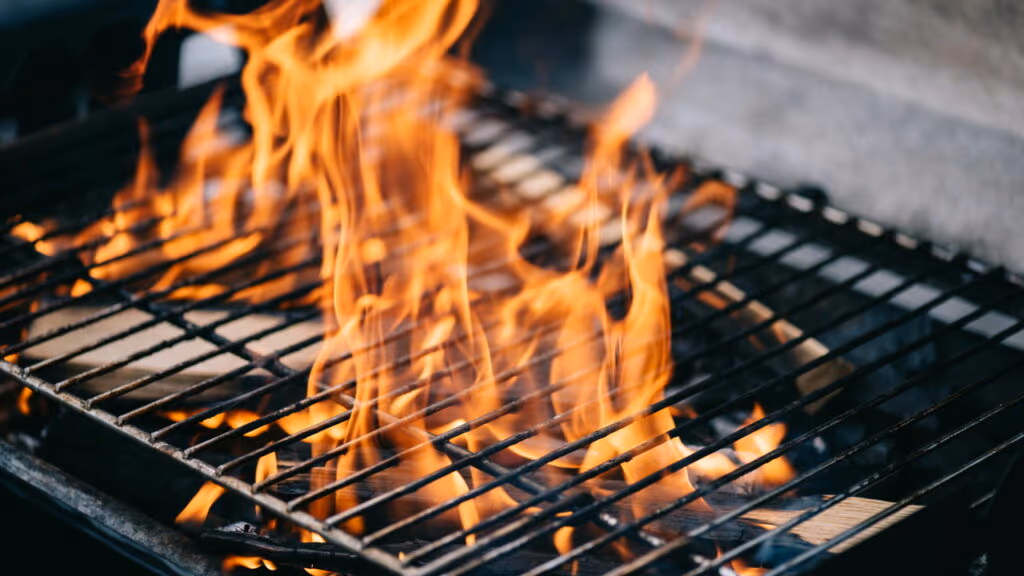 A diferença entre churrasqueira a gás, elétrica e carvão — e qual vale mais a pena