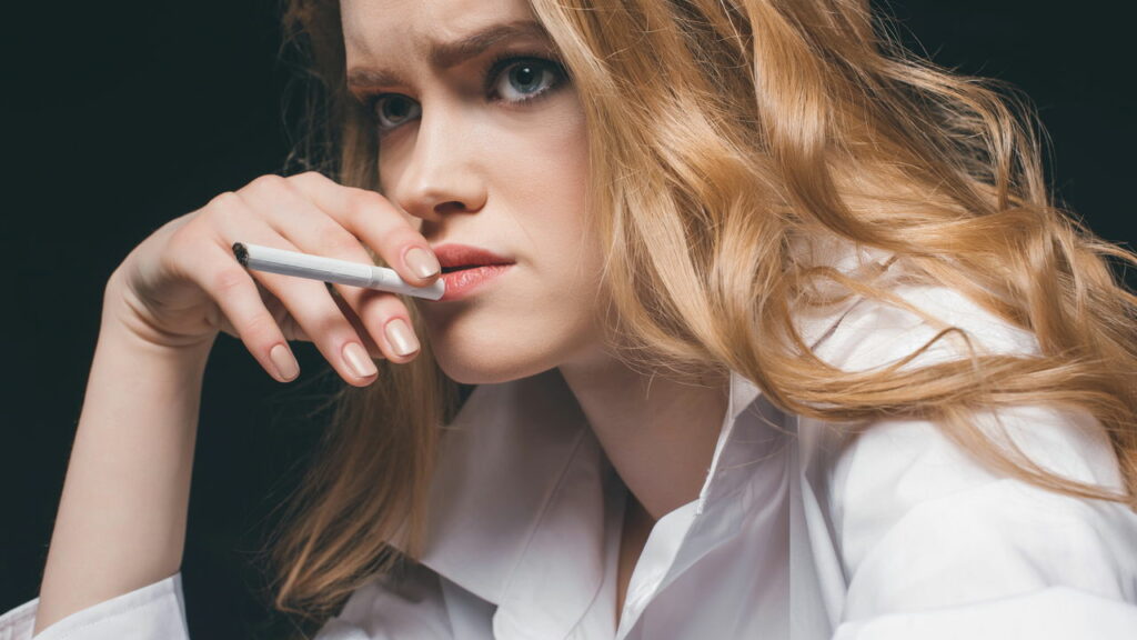 Médicos alertam que uso de cigarro duplica o risco de AVC