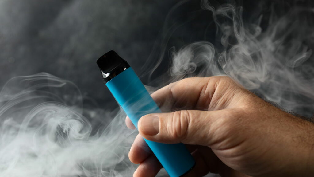Empresas são notificadas por divulgação de cigarros eletrônicos