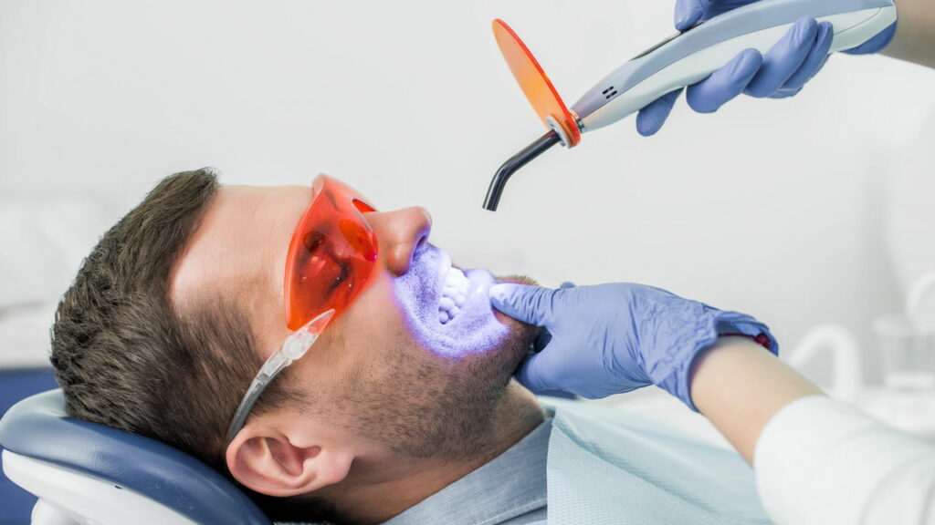 Essa técnica simples pode transformar seus dentes em poucos dias
