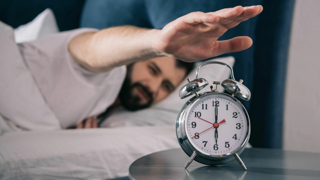 Veja como funciona o fenômeno que te faz acordar sem despertador