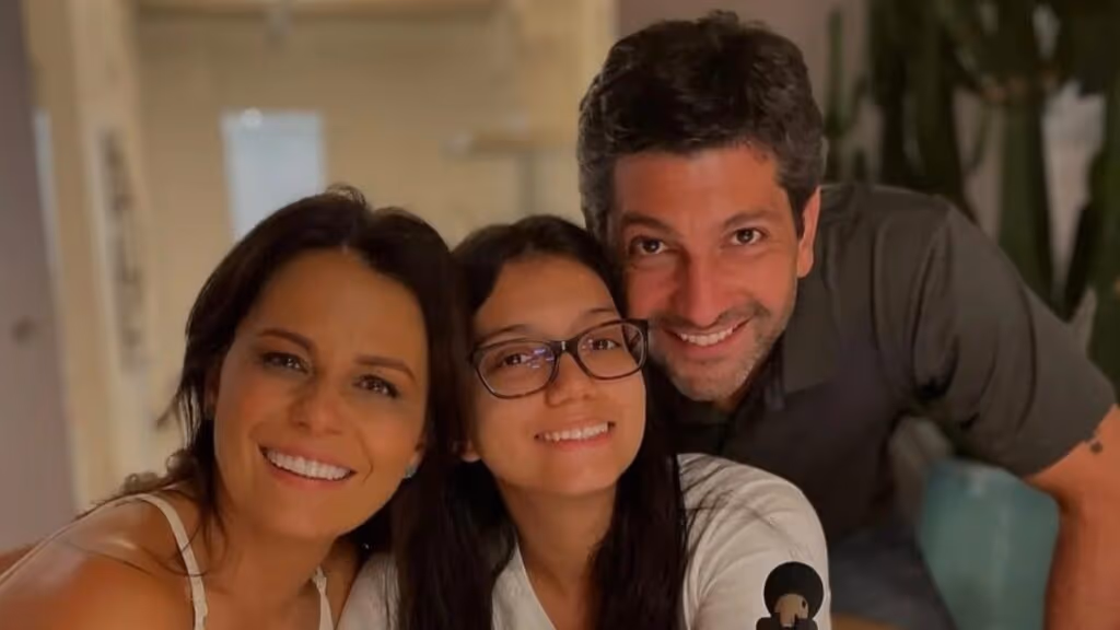 Jornalista Adriana Araujo explica diagnóstico da filha