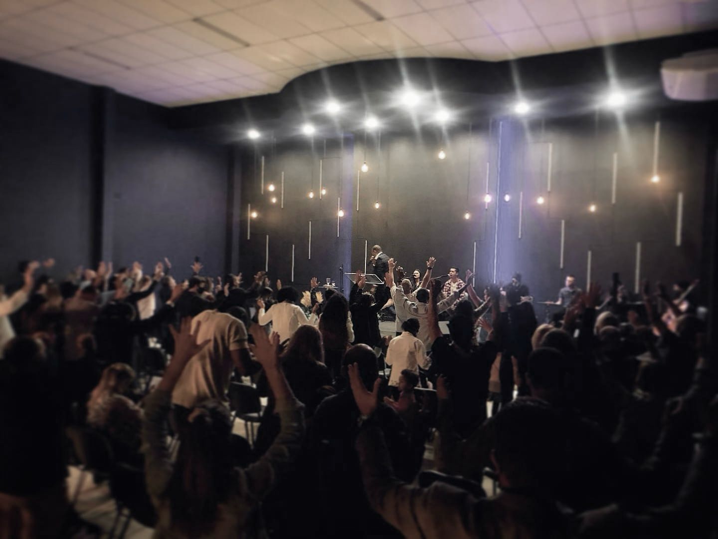 Josias Teófilo na Crusoé: Igreja de parede preta