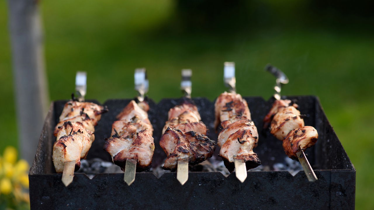 Ideias de espetinhos que agradam adultos e crianças