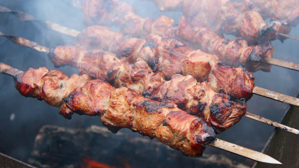 A diferença entre grelha e espeto — e quando usar cada um