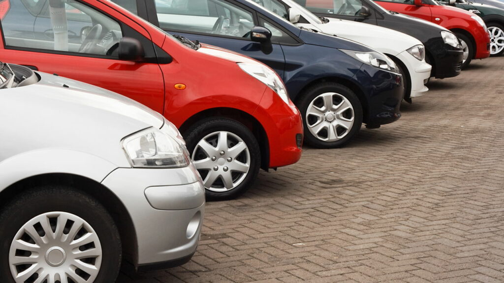 Esses erros ao sair da vaga de estacionamento podem gerar multa
