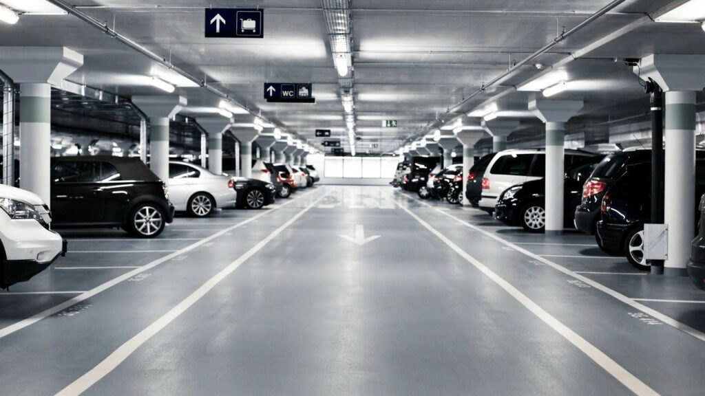 Como evitar multas em estacionamentos privados e de shopping