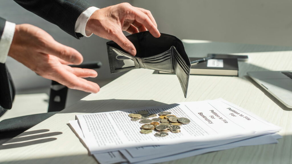 Empresa tradicional demite todos os funcionários sem indenização