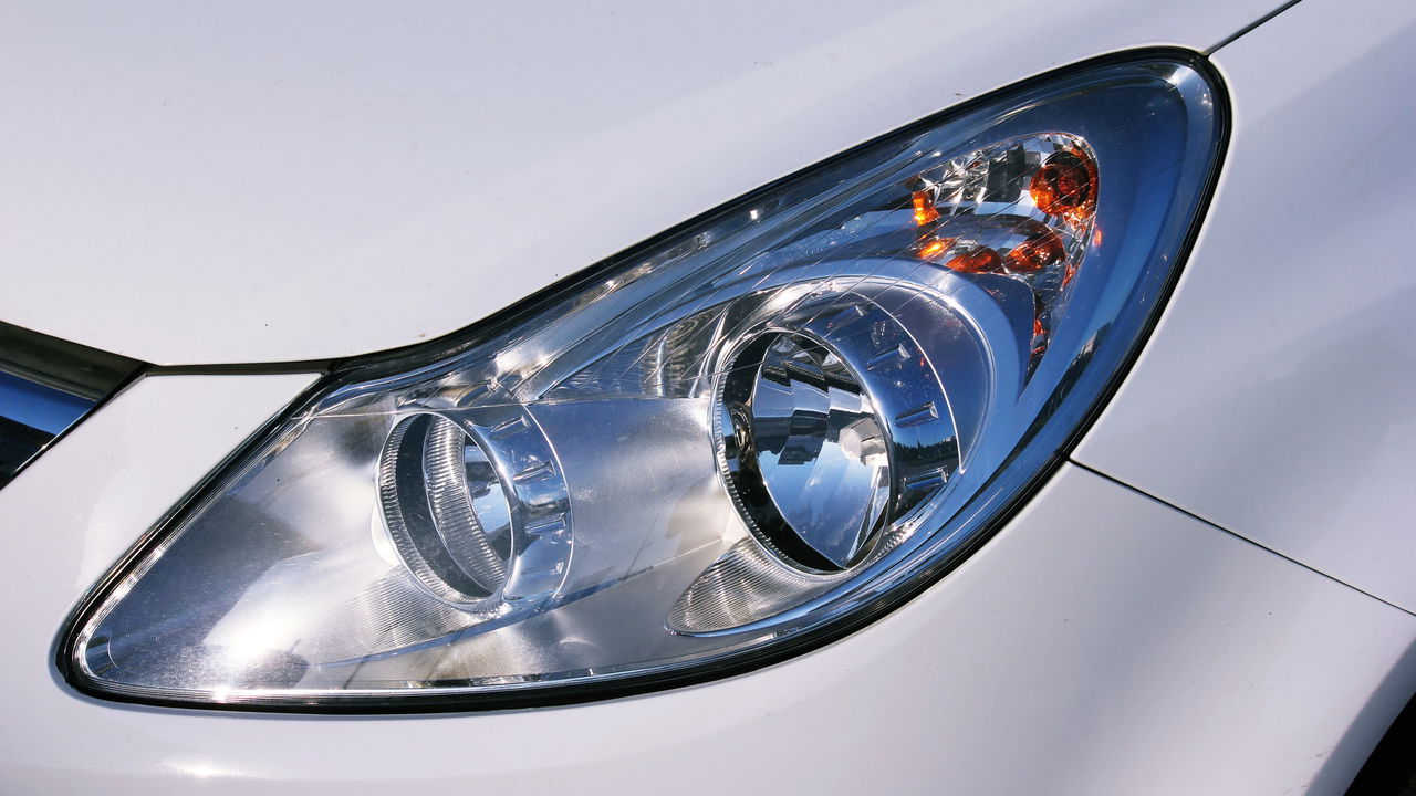 Os tipos de farol e quando usá-los para não levar multa