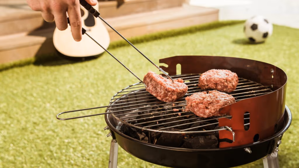 Truques para grelhar hambúrguer artesanal sem perder a suculência