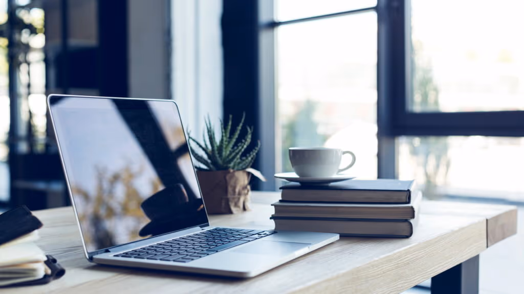 Profissões home-office que pagam mais de R$ 7 mil logo no começo da carreira