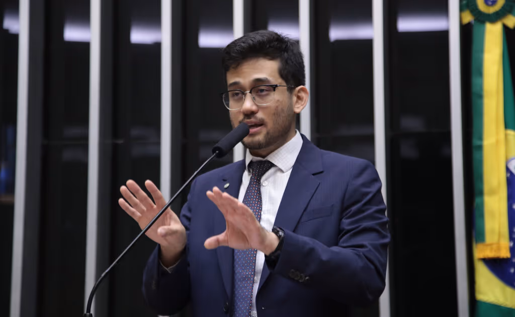 Kataguiri pede quebra dos sigilos bancários de Moraes e Viviane