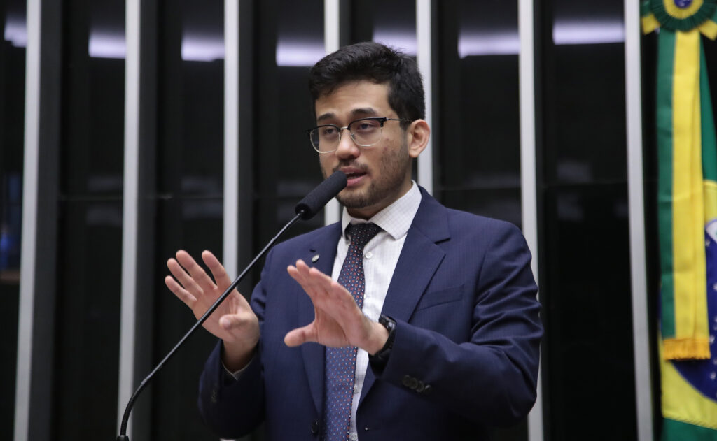 Kataguiri pede quebra dos sigilos bancários de Moraes e Viviane