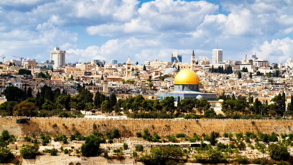 Joias de ouro arqueológicas são descobertas em Jerusalém