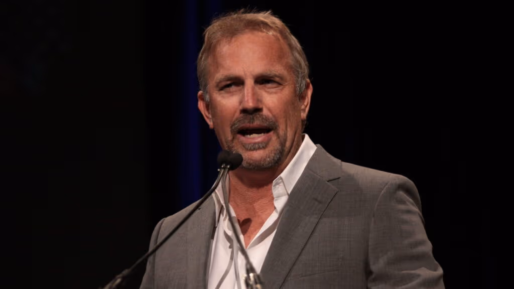 Kevin Costner é processado após cena polêmica