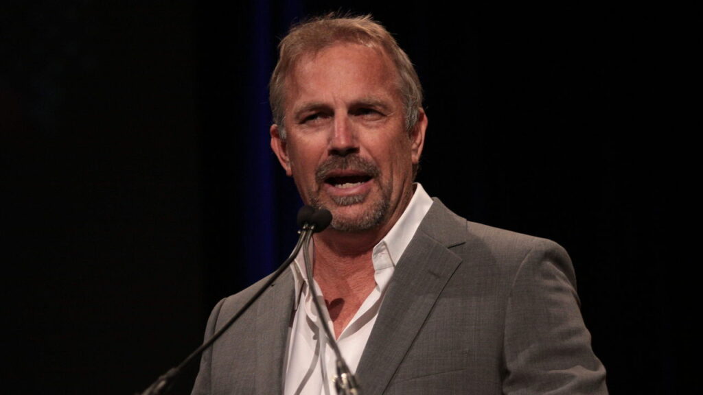 Kevin Costner é processado após cena polêmica
