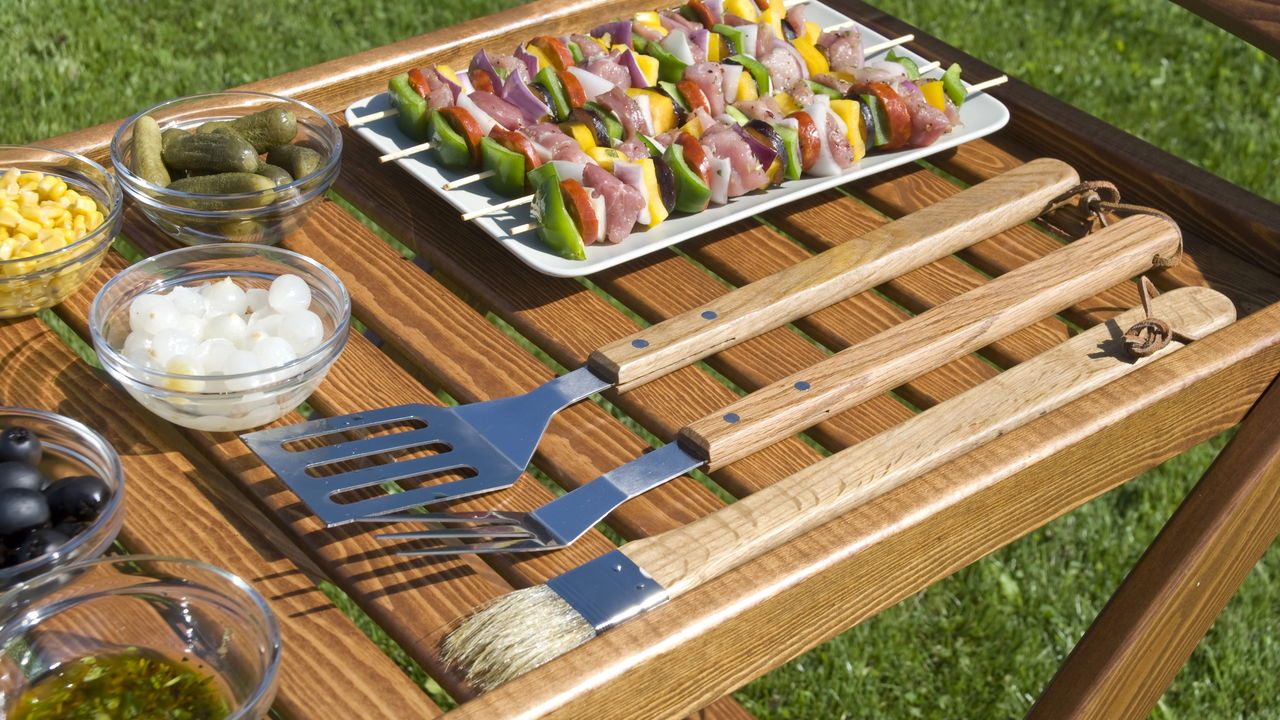 7 acompanhamentos de churrasco que custam menos de R$ 10 e fazem sucesso