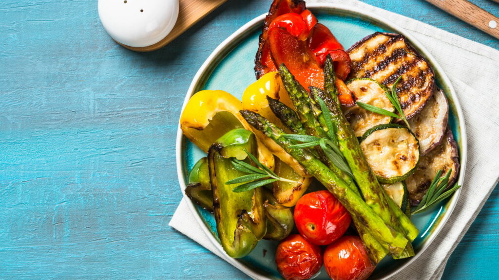 Como fazer legumes na grelha e surpreender até quem ama carne