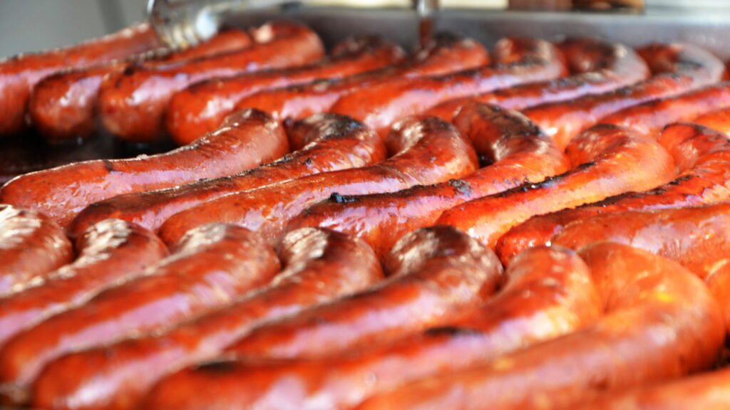 O que não fazer com a linguiça na grelha — e como deixá-la perfeita