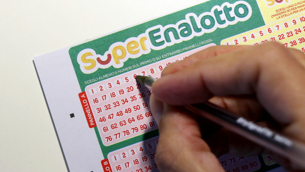 Saiba quanto rende o prêmio da mega-sena se você investir