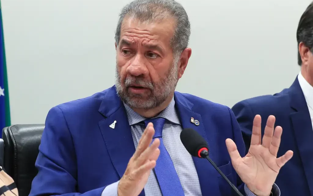 Por que Lula ainda não demitiu Lupi?