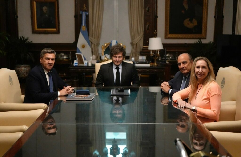 Crusoé: Milei é o político com melhor imagem na Argentina