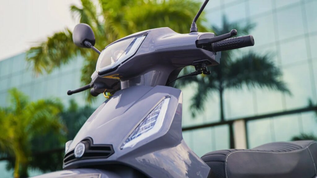 Sem CNH e com preço baixo, a Shineray Phoenix S virou desejo urbano