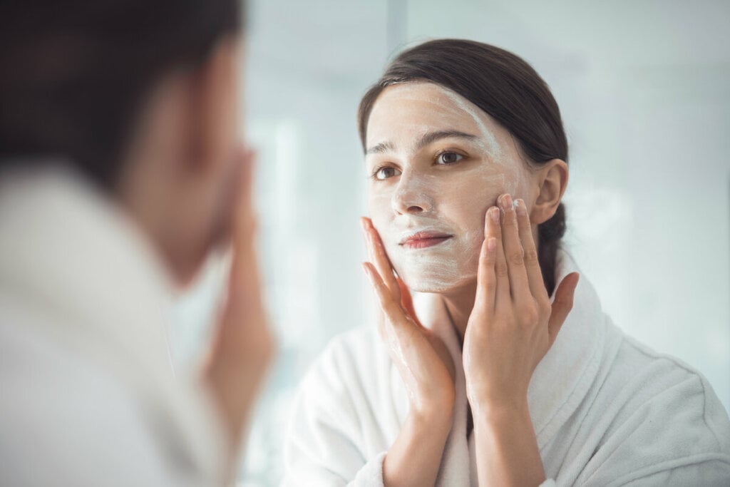 7 dicas para controlar a acne na vida adulta