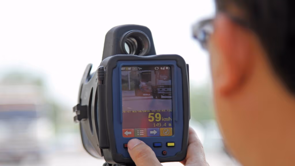 Multas que você pode levar mesmo parado no trânsito