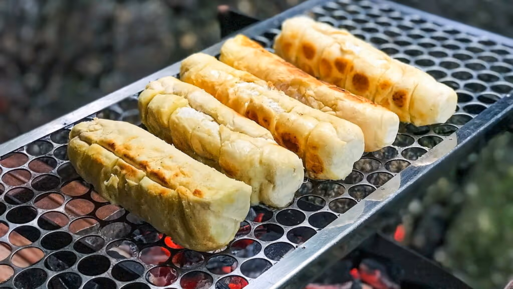 Como fazer pão caseiro na grelha para servir no churrasco