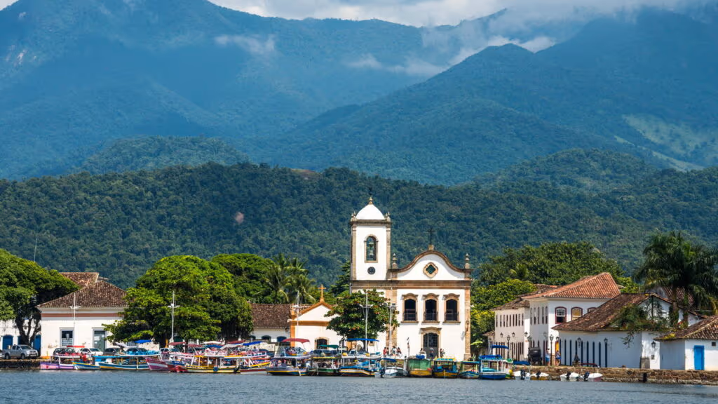 Essas cidades brasileiras florescem de um jeito mágico na primavera