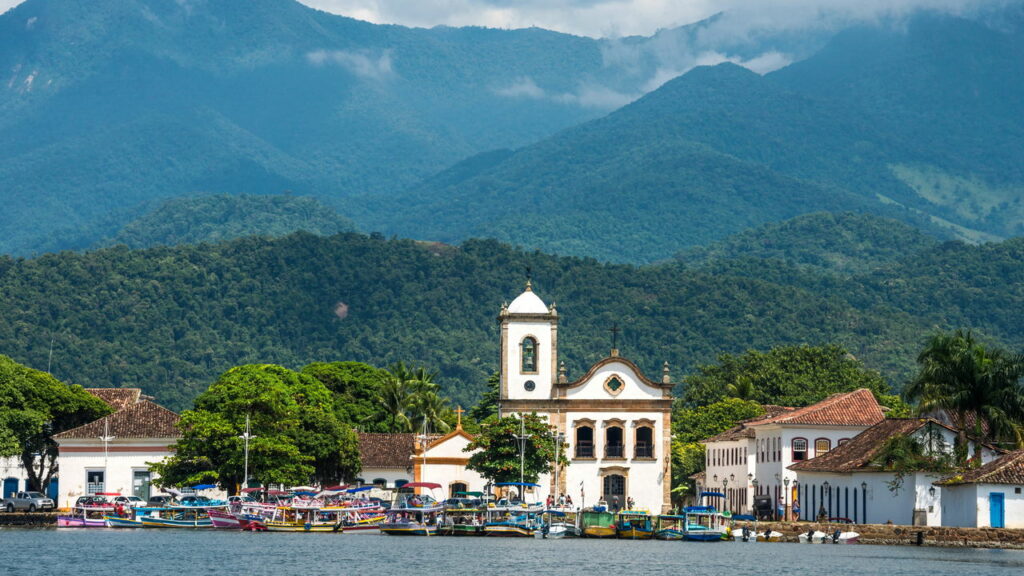 Você vai se apaixonar por essas cidades que parecem flutuar