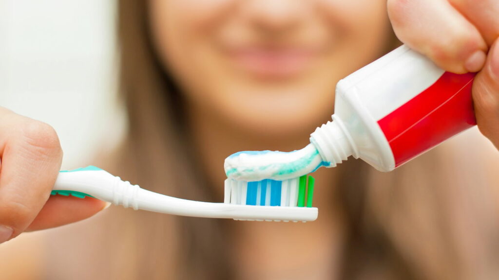 90% das pessoas escovam os dentes errado de acordo com especialistas