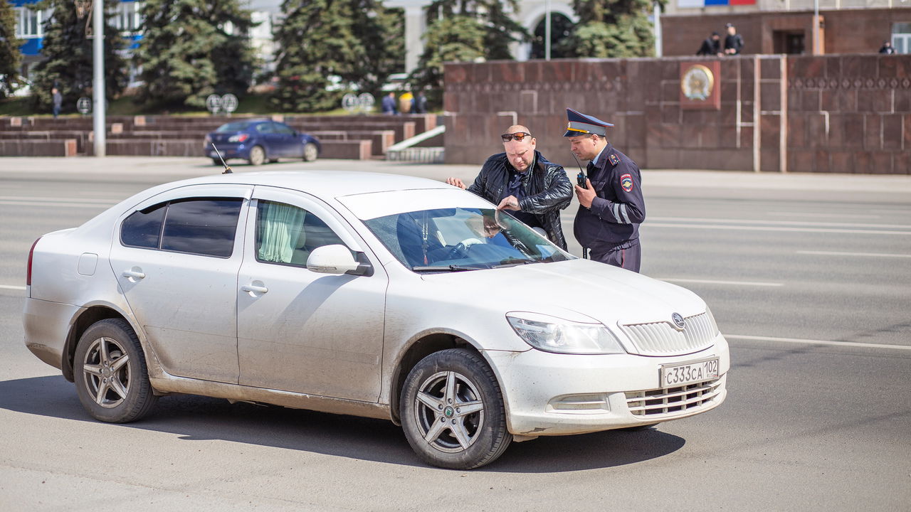 Erros no uso do pisca-alerta que podem custar caro
