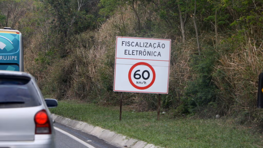 Como interpretar corretamente placas de velocidade variável