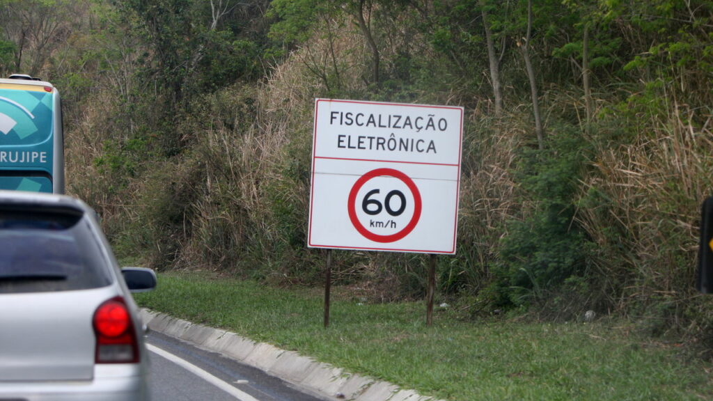 Como interpretar corretamente placas de velocidade variável