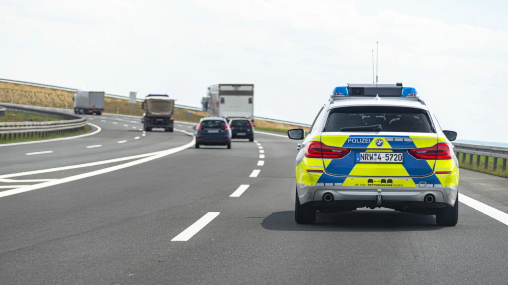 Esses sinais de mão dos policiais confundem todos os motoristas, veja significados
