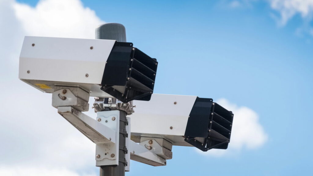 O que diz a lei de trânsito sobre o uso de apps para alertar sobre radares?