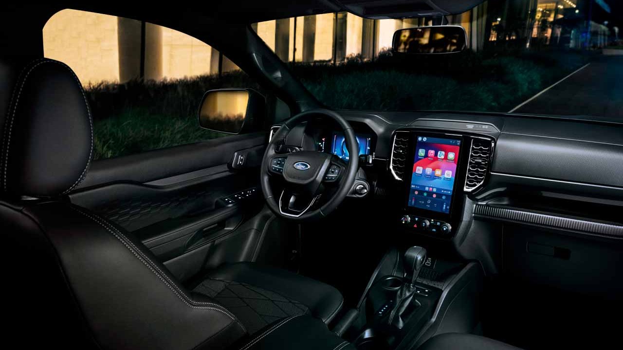 A picape que carrega mais de 1 tonelada, reboca 2.750 kg e ainda tem central com espelhamento sem fio