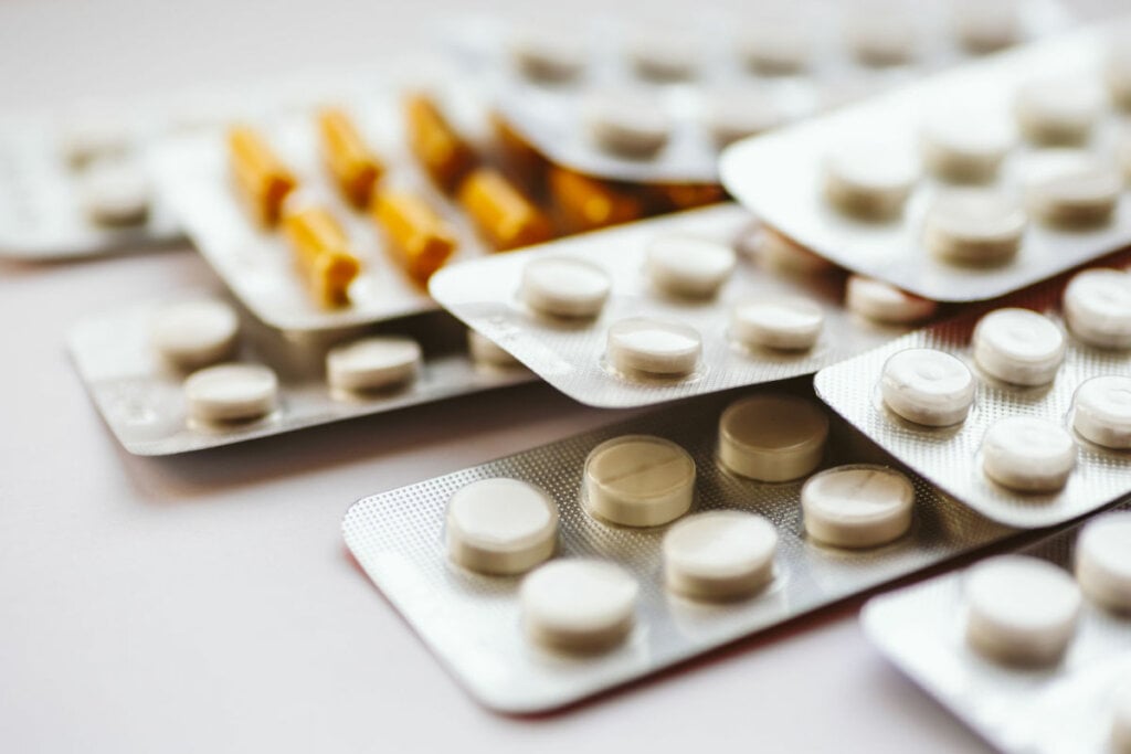 Veja os riscos do uso excessivo de medicamentos por idosos