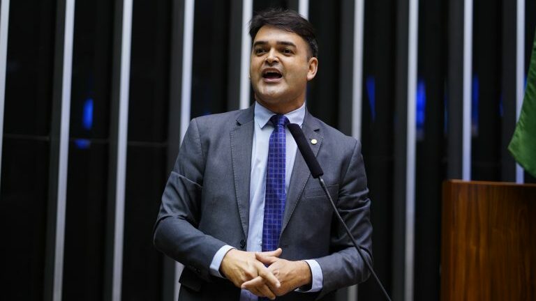 Câmara instala nesta semana comissão para analisar projeto de isenção do IR