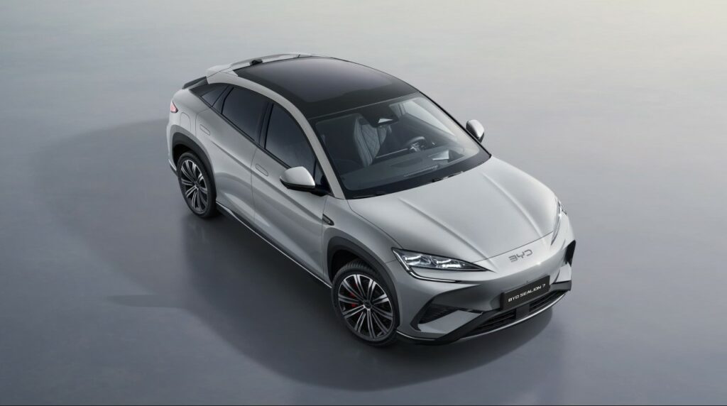 SUV híbrido da BYD chega com tecnologia de ponta e preço acessível