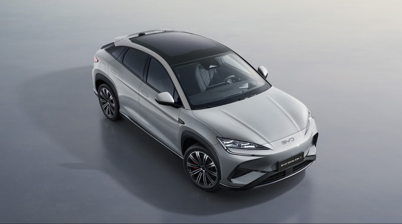 SUV elétrico carrega em 18 minutos e roda 520 km com uma carga