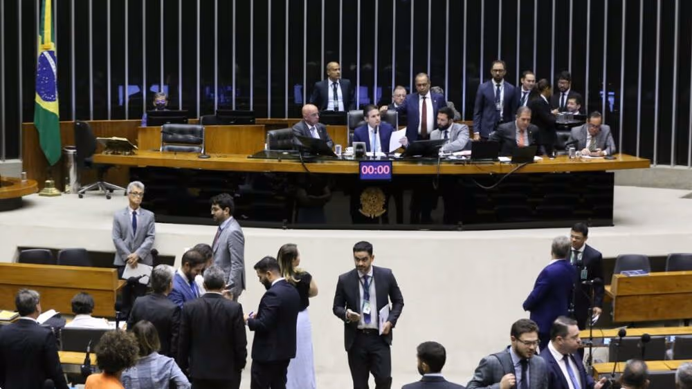 Câmara aprova reajuste salarial para servidores federais