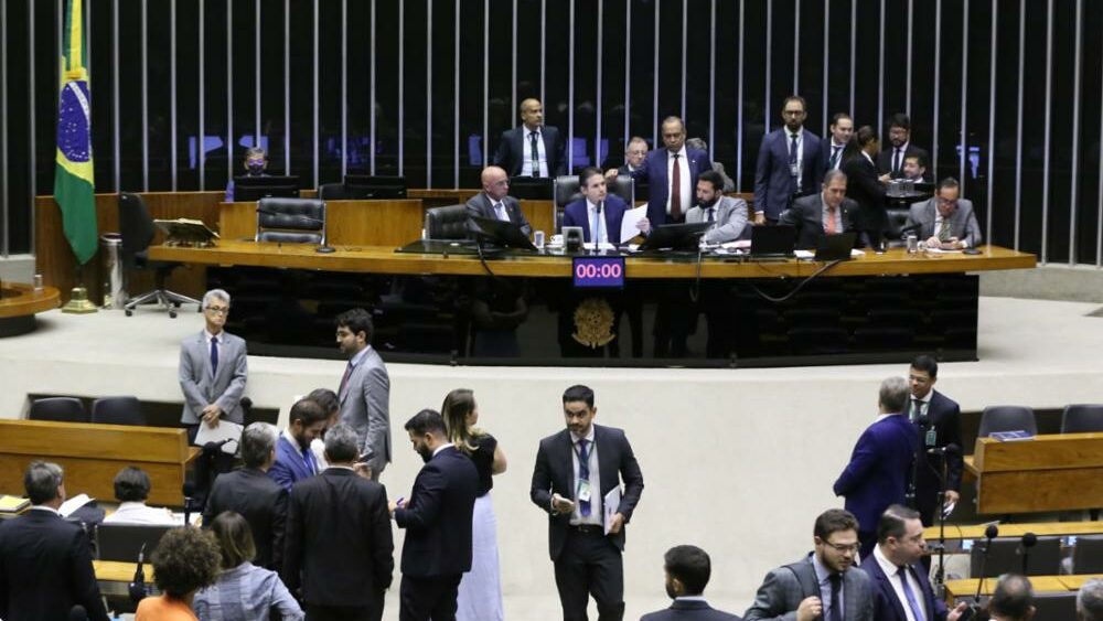 Câmara aprova reajuste salarial para servidores federais